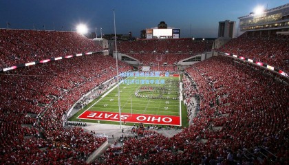 mk体育官方:冰球联赛激战正酣,豪门对决引爆赛季高潮